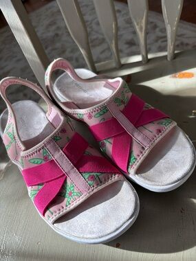 Easy Spirit womans 8.5  Floral Slingback Sandals with Hot Pink Straps